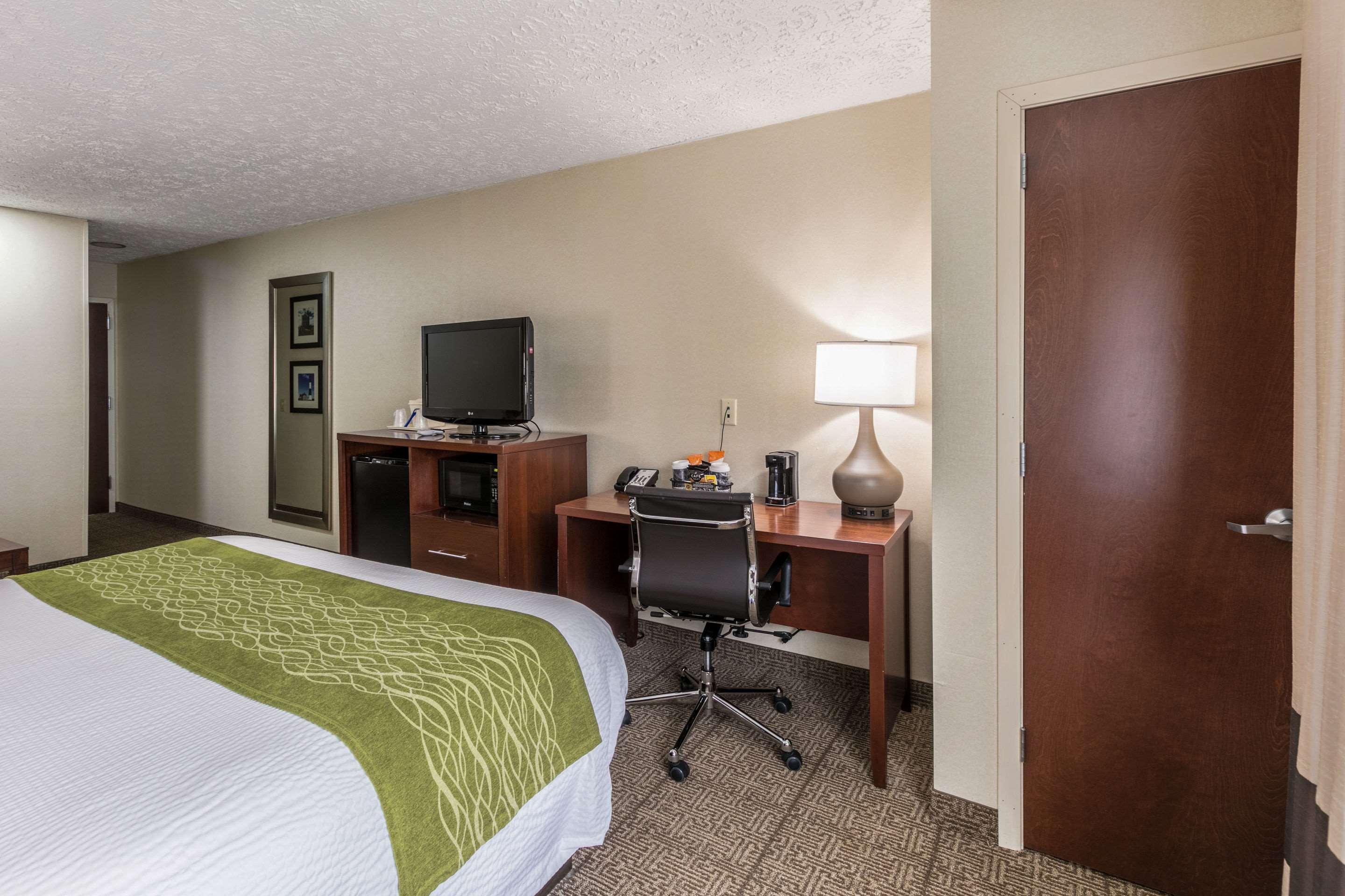 Comfort Inn Medford-Long Island Экстерьер фото