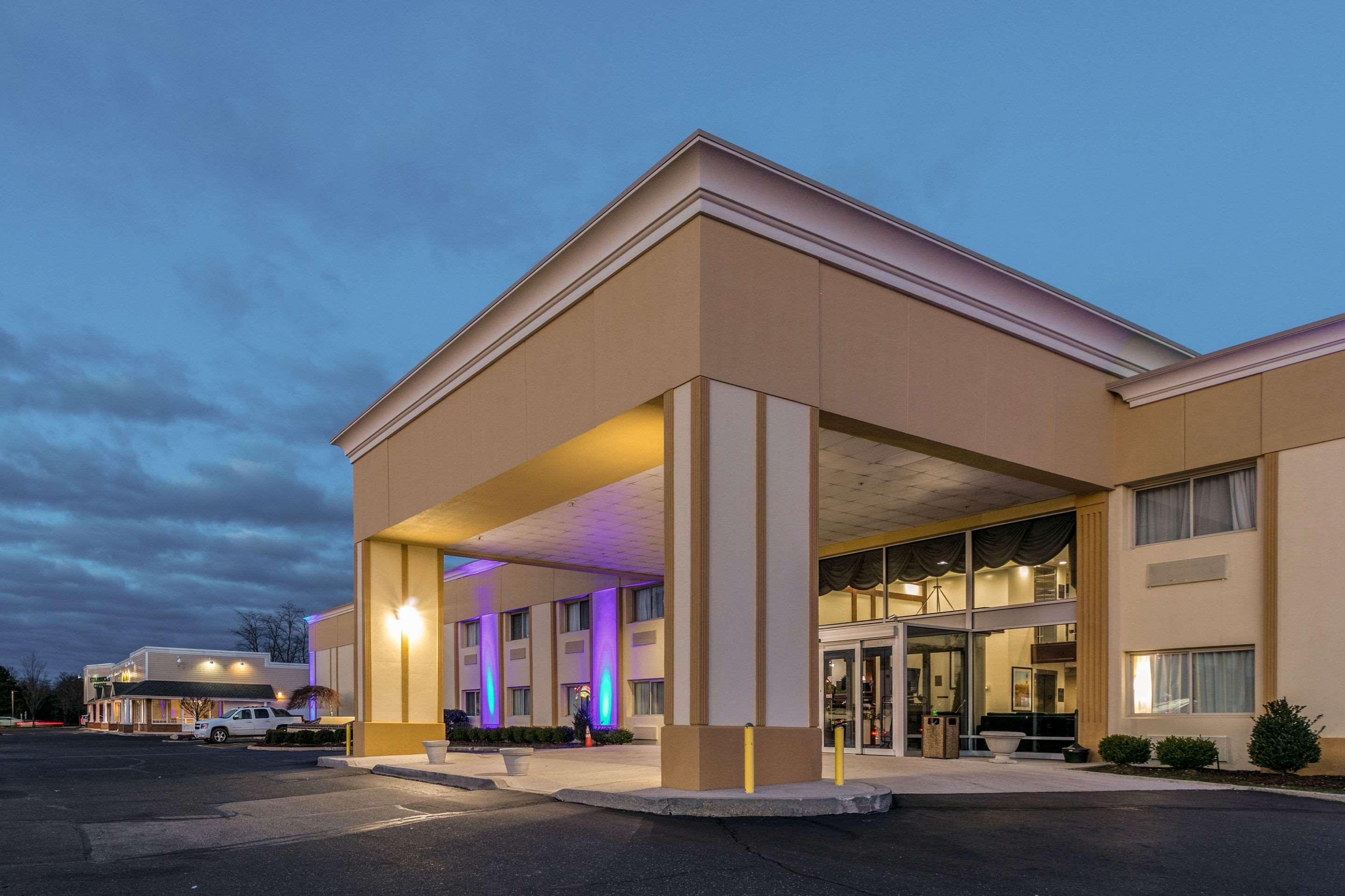 Comfort Inn Medford-Long Island Экстерьер фото