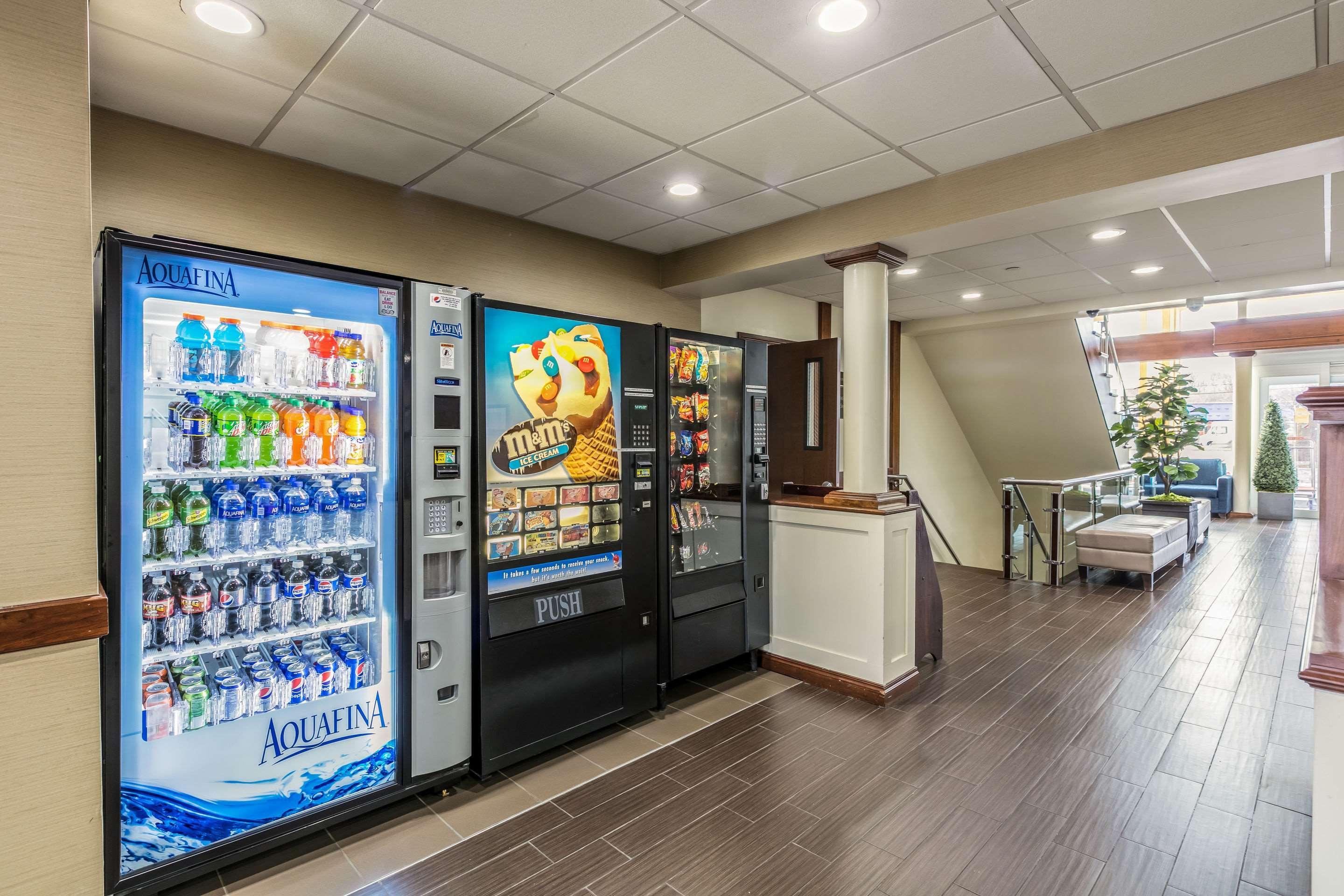 Comfort Inn Medford-Long Island Экстерьер фото