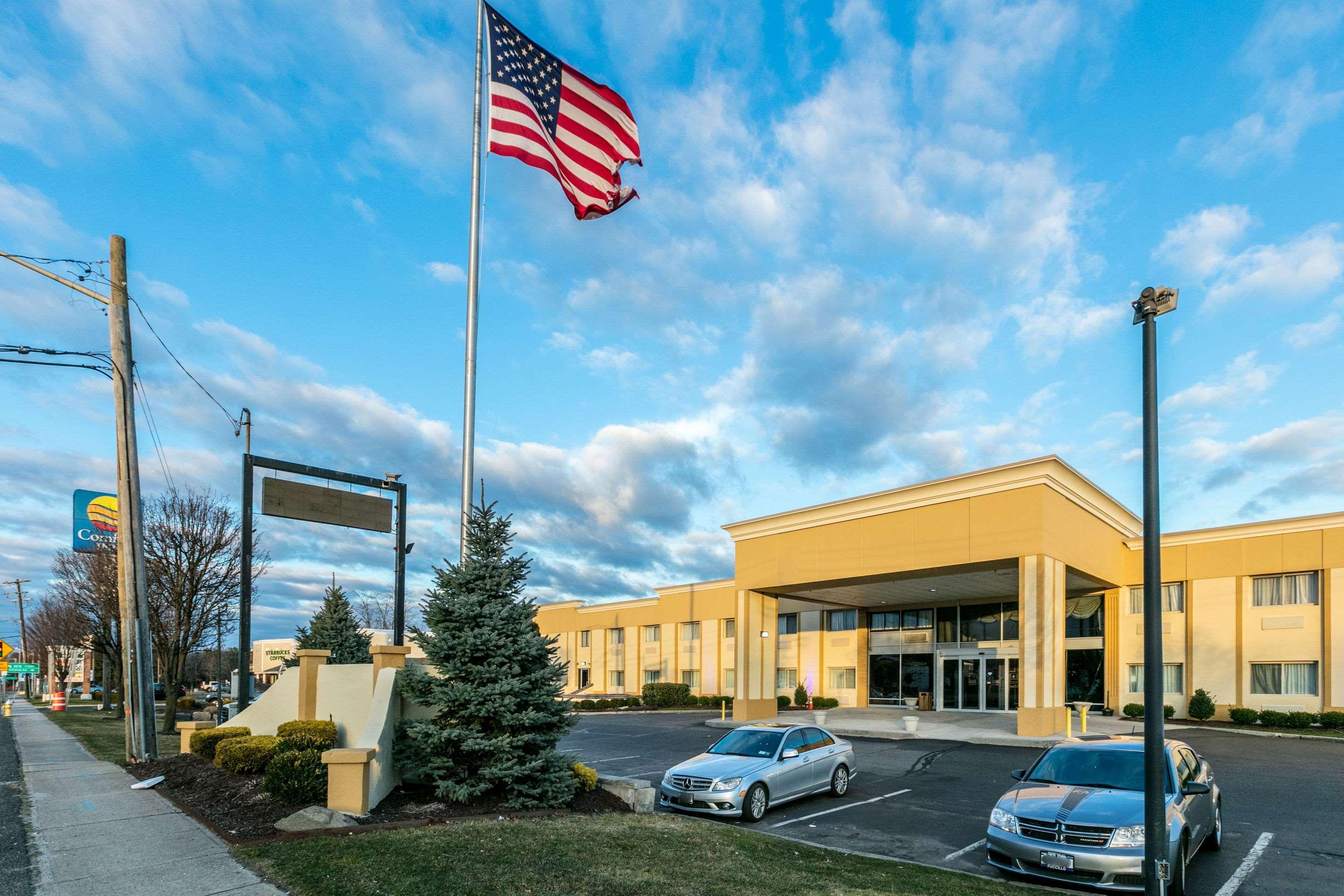 Comfort Inn Medford-Long Island Экстерьер фото