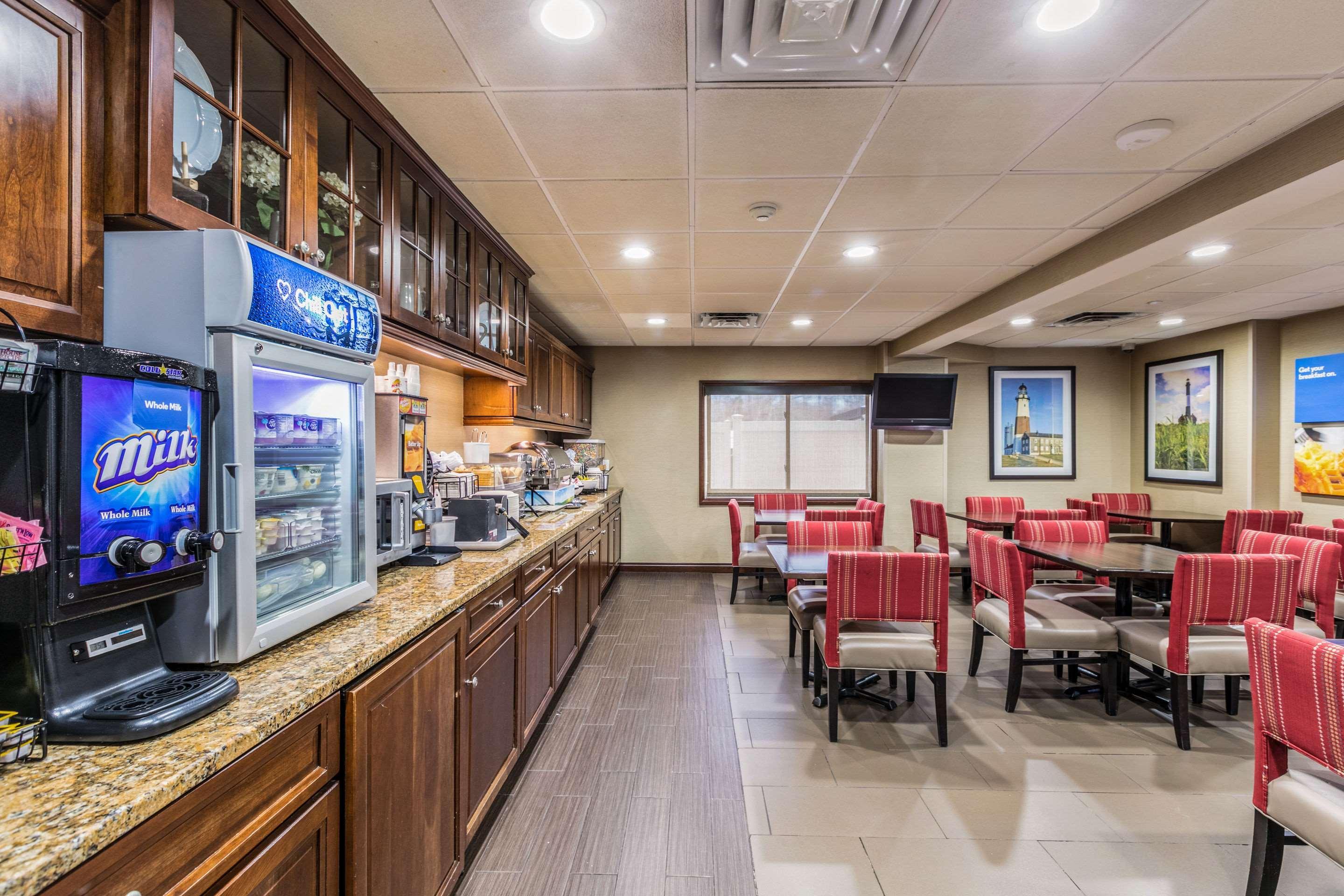 Comfort Inn Medford-Long Island Экстерьер фото