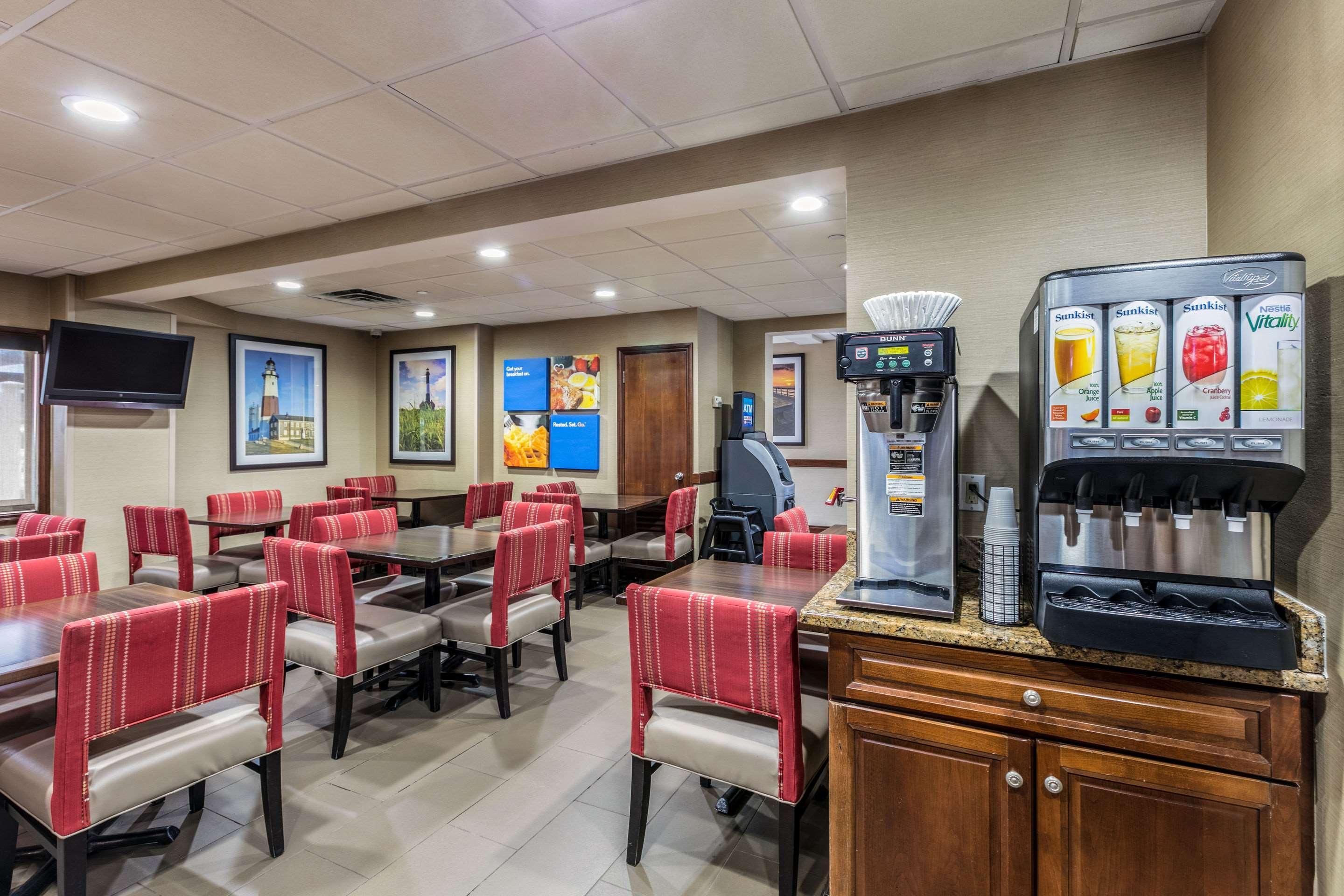 Comfort Inn Medford-Long Island Экстерьер фото