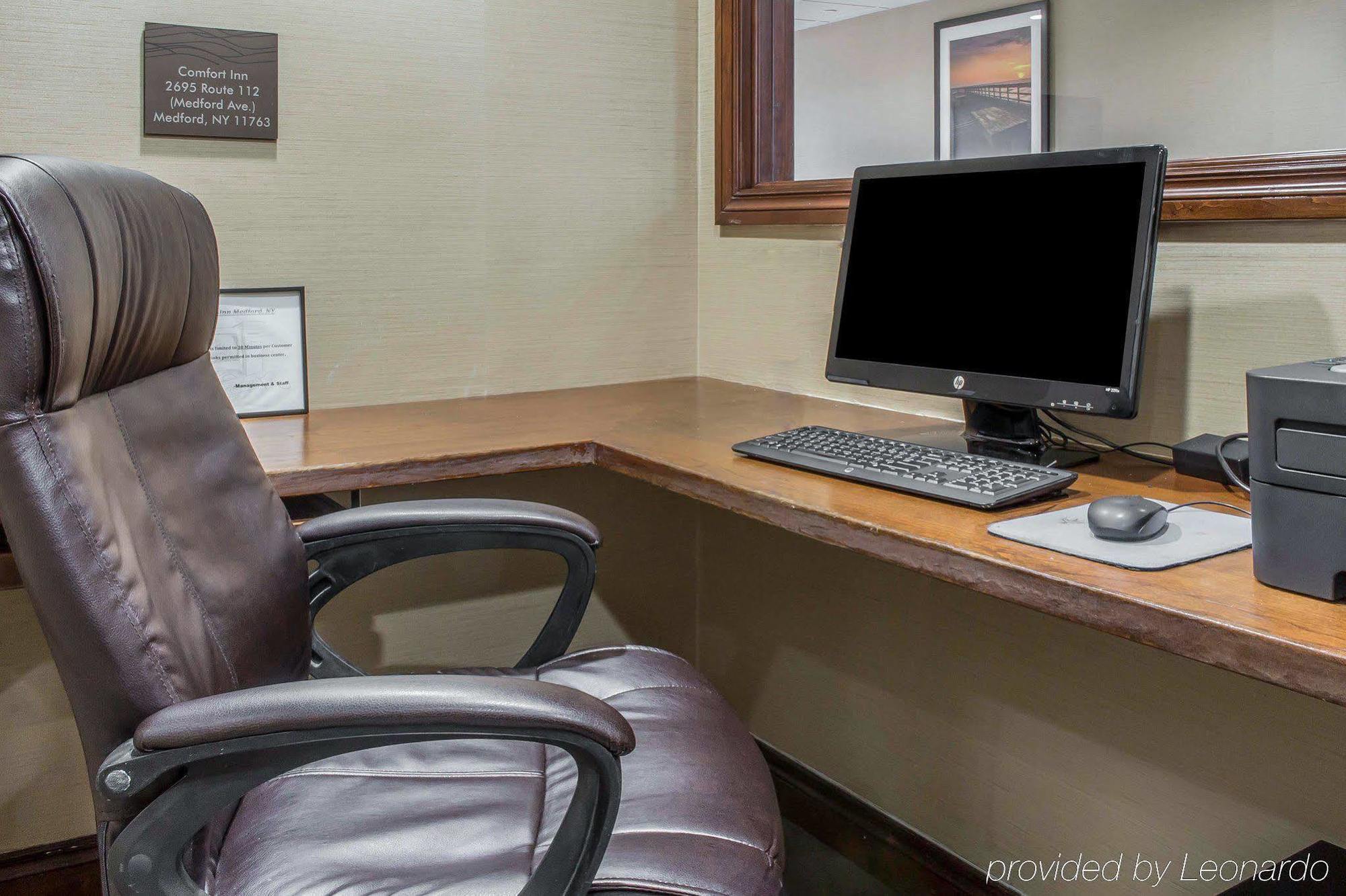Comfort Inn Medford-Long Island Экстерьер фото